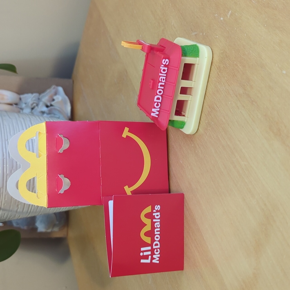 McDonald's   Lil McDonald’s Restaurant in tiny happy meal box new